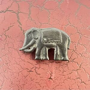 Vintage Metal Elephant Pin Brooch – Rustic Blackened Finish